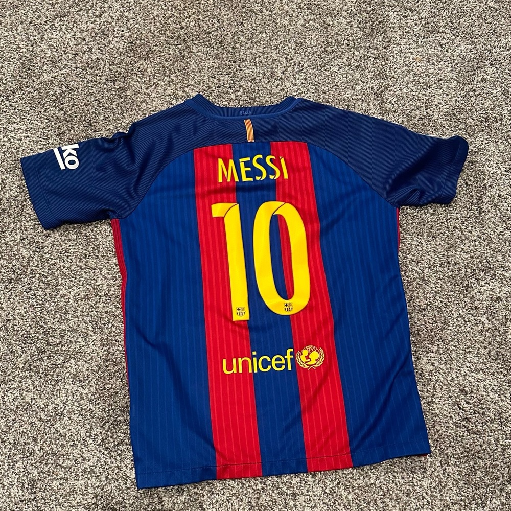 Youth XL Messi jersey